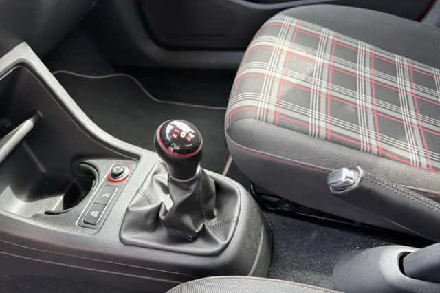 Volkswagen Up! (2019) thumbnail 23