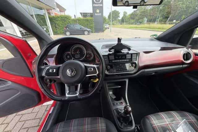 Volkswagen Up! (2019) thumbnail 24