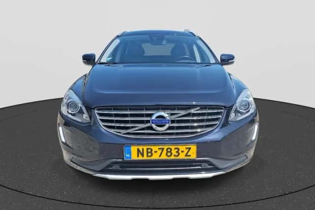 Volvo XC60 (2017) thumbnail 2