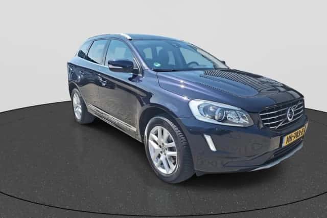 Volvo XC60 (2017) thumbnail 3