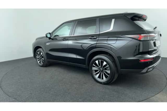 Mitsubishi Outlander (2025) thumbnail 3
