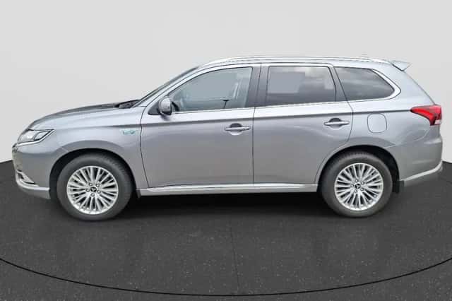 Mitsubishi Outlander (2019) thumbnail 4