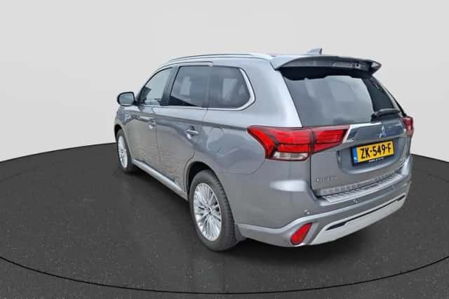 Mitsubishi Outlander (2019) thumbnail 5