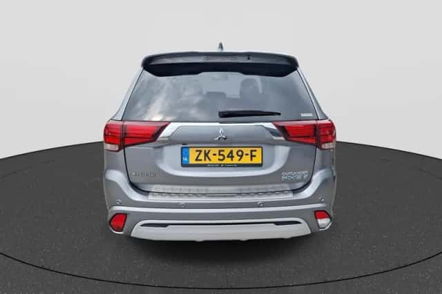Mitsubishi Outlander (2019) thumbnail 6