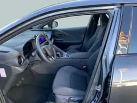 Toyota C-HR (2025) thumbnail 16
