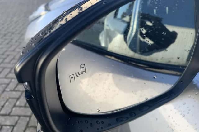 Toyota C-HR (2025) thumbnail 11