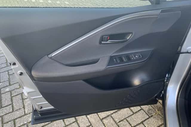 Toyota C-HR (2025) thumbnail 18