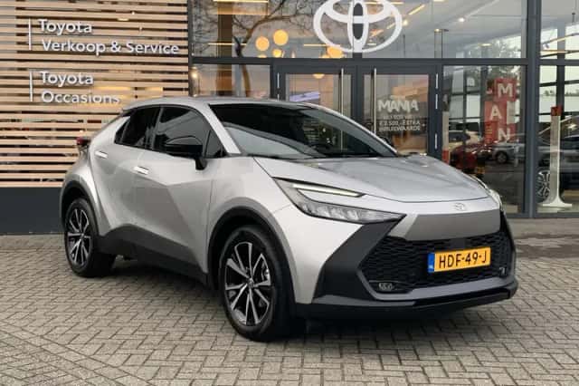 Toyota C-HR (2025) thumbnail 3