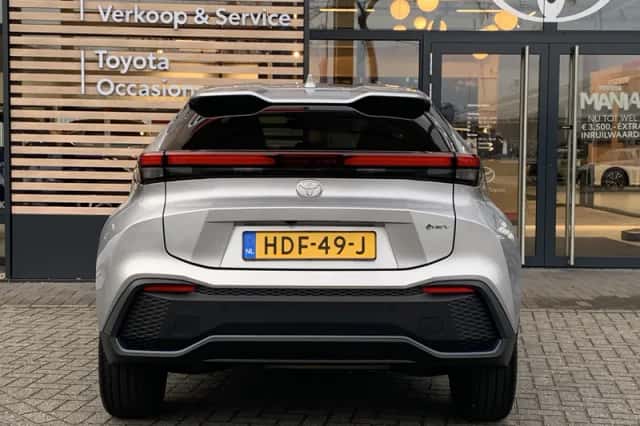 Toyota C-HR (2025) thumbnail 6