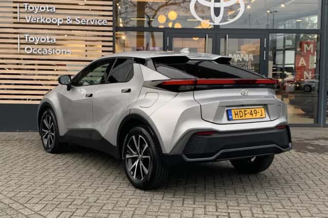 Toyota C-HR (2025) thumbnail 7