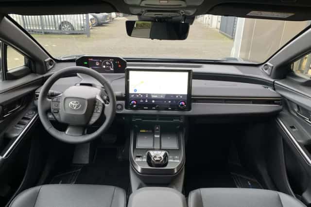 Toyota bZ4X (2025) thumbnail 11