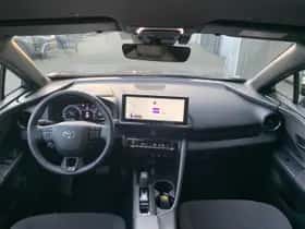 Toyota C-HR (2025) thumbnail 11