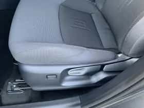 Toyota C-HR (2025) thumbnail 13