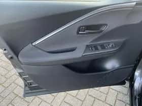 Toyota C-HR (2025) thumbnail 17