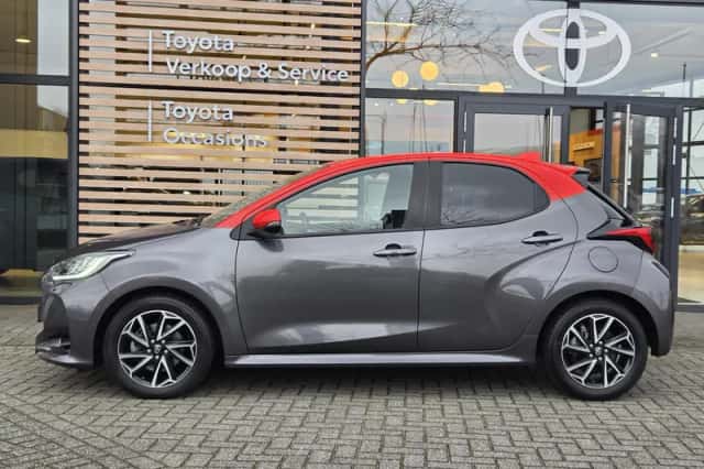 Toyota Yaris (2021) thumbnail 2