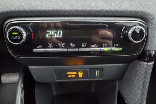 Toyota Yaris (2021) thumbnail 12