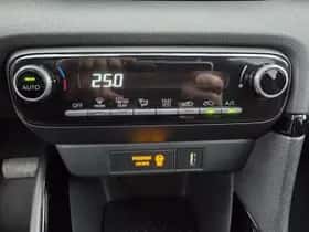Toyota Yaris (2021) thumbnail 12