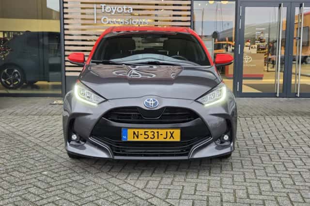 Toyota Yaris (2021) thumbnail 3