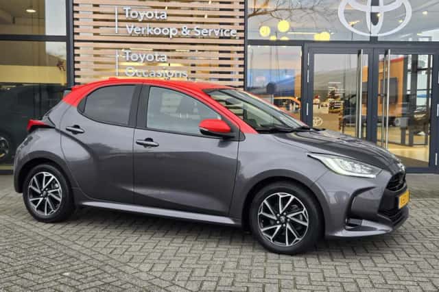 Toyota Yaris (2021) thumbnail 4