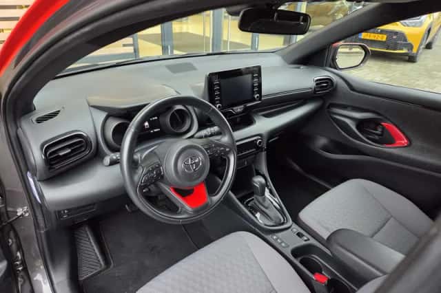Toyota Yaris (2021) thumbnail 8