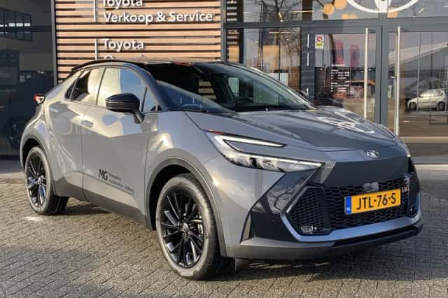 Toyota C-HR (2026) thumbnail 3