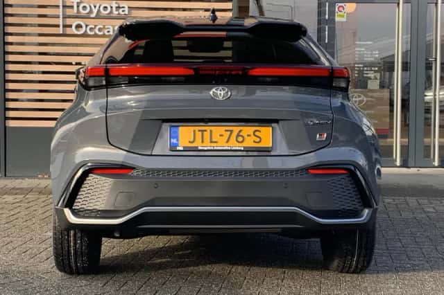 Toyota C-HR (2026) thumbnail 6