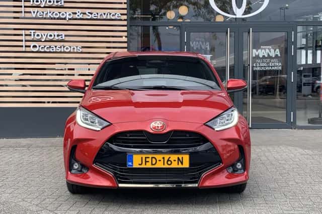 Toyota Yaris (2025) thumbnail 2