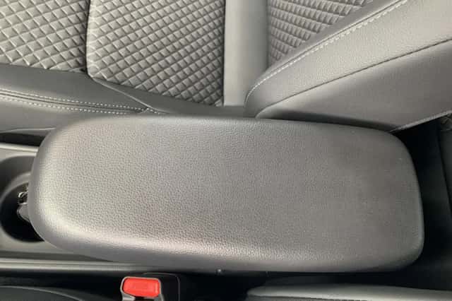Toyota Yaris (2025) thumbnail 32
