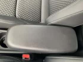 Toyota Yaris (2025) thumbnail 32