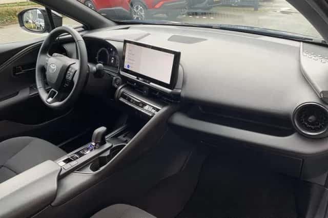 Toyota C-HR (2025) thumbnail 12