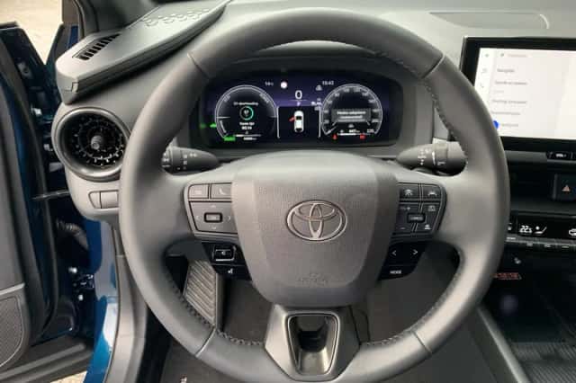Toyota C-HR (2025) thumbnail 13