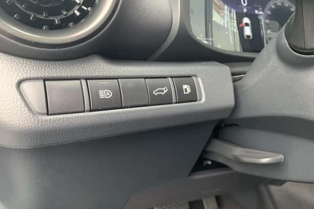 Toyota C-HR (2025) thumbnail 19