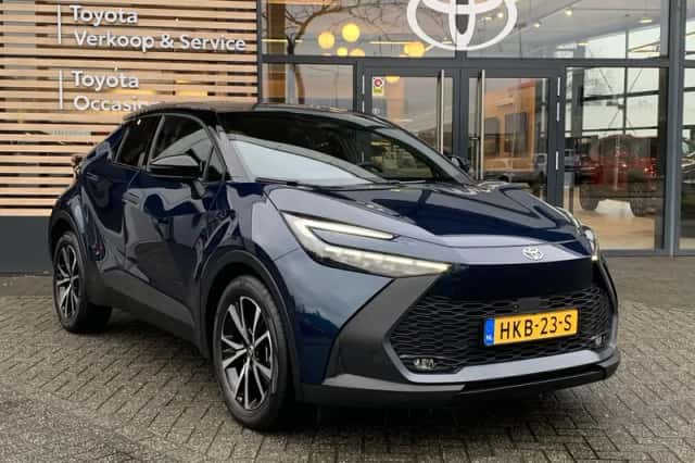 Toyota C-HR (2025) thumbnail 3