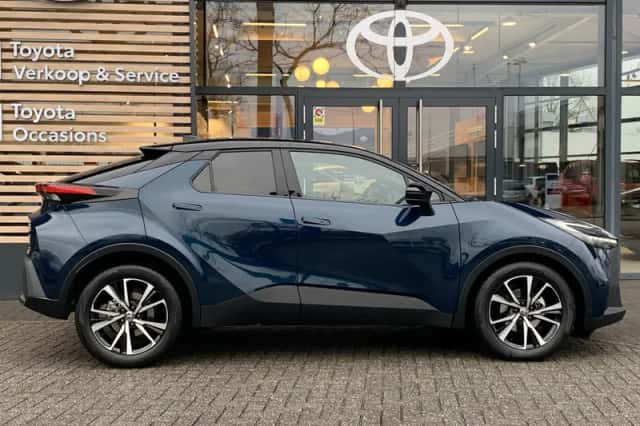 Toyota C-HR (2025) thumbnail 4