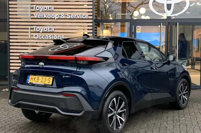 Toyota C-HR (2025) thumbnail 5