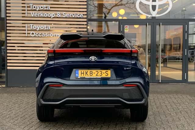 Toyota C-HR (2025) thumbnail 6