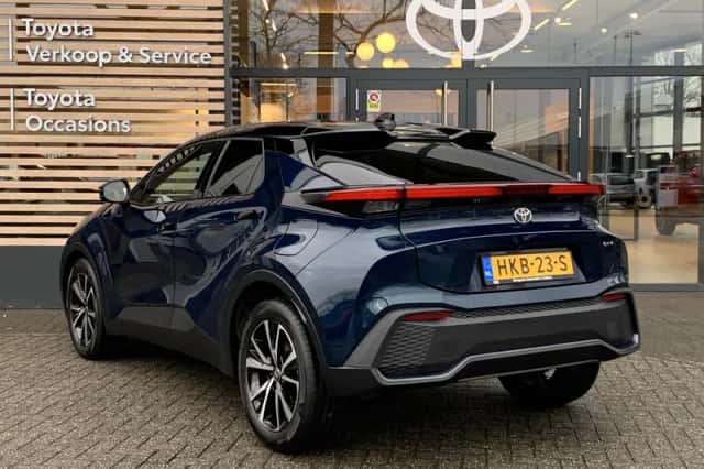 Toyota C-HR (2025) thumbnail 7