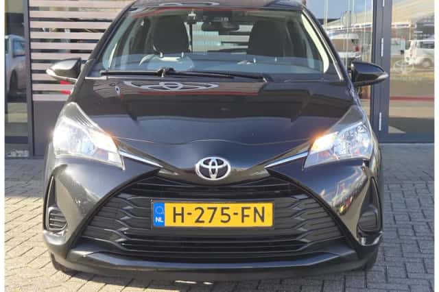 Toyota Yaris (2020) thumbnail 3