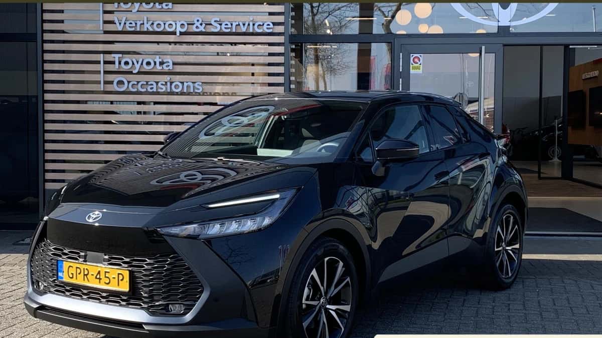 Toyota C-HR (2024) — foto 1