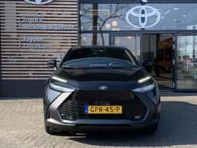 Toyota C-HR (2024) thumbnail 2