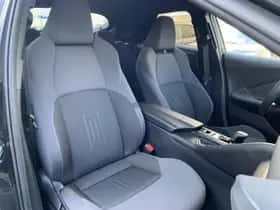 Toyota C-HR (2024) thumbnail 14