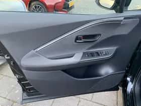 Toyota C-HR (2024) thumbnail 17