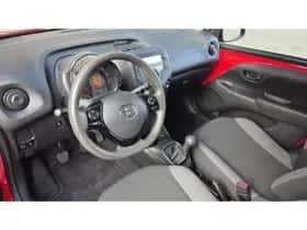 Toyota Aygo (2018) thumbnail 8
