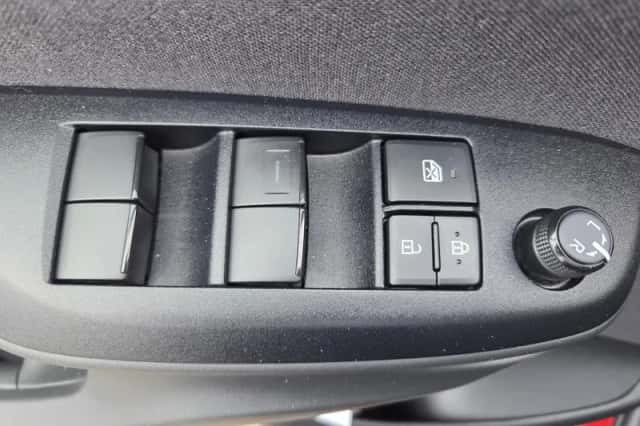 Toyota Yaris Cross (2023) thumbnail 24