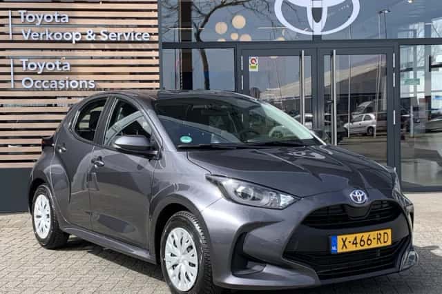 Toyota Yaris (2024) thumbnail 3