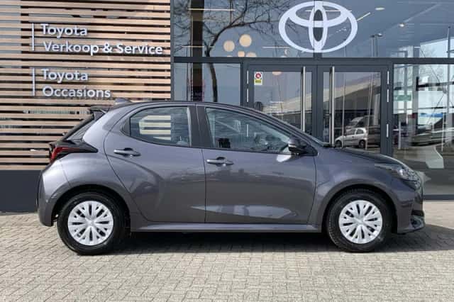 Toyota Yaris (2024) thumbnail 4