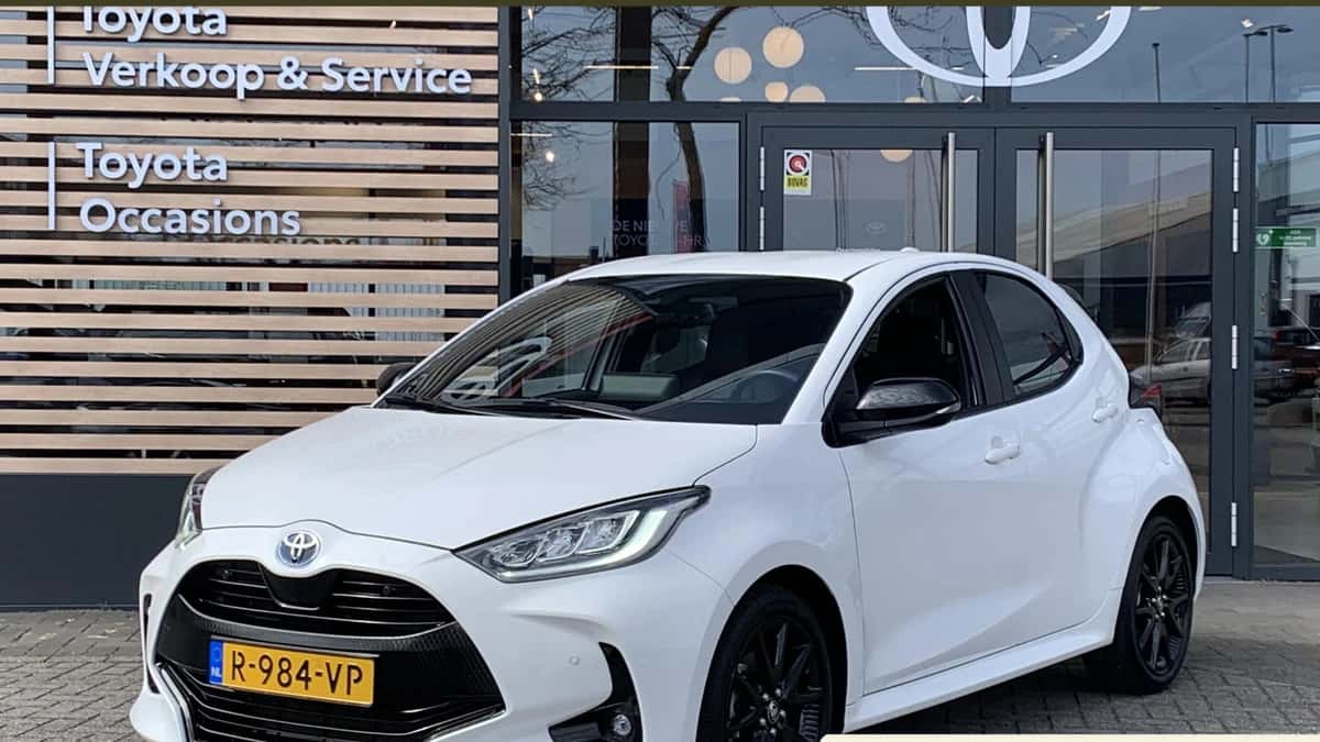 Toyota Yaris (2023) — foto 1