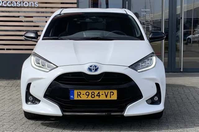 Toyota Yaris (2023) thumbnail 2