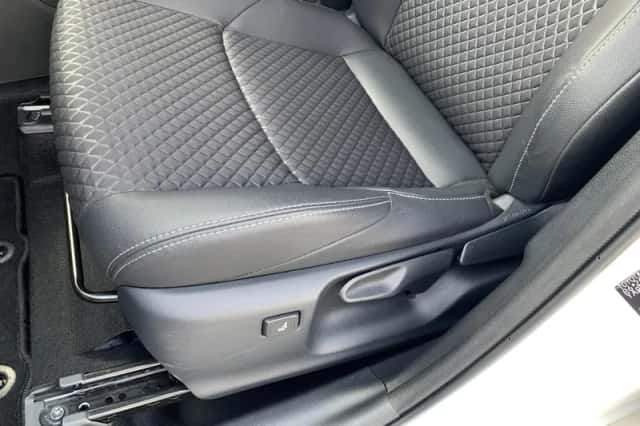 Toyota Yaris (2023) thumbnail 13