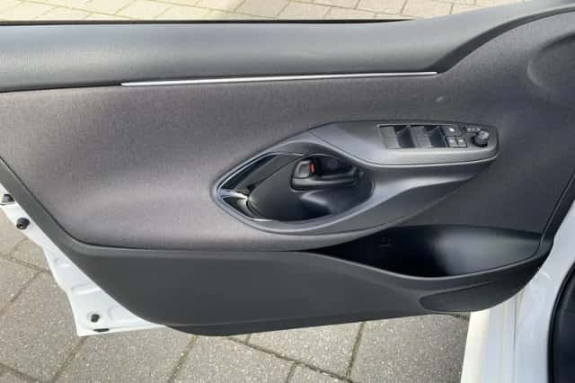 Toyota Yaris (2023) thumbnail 17